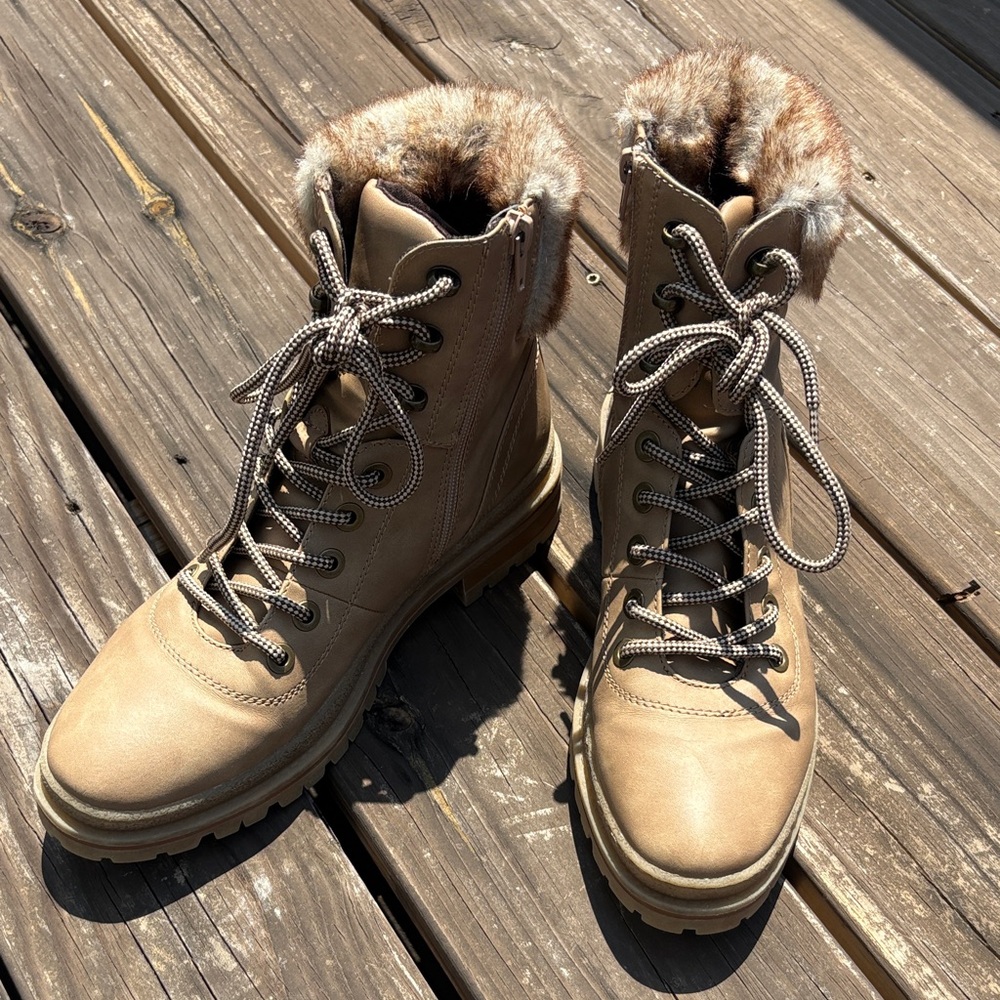 Steve Madden | Tan Fur-Lined Lace-Up Boots